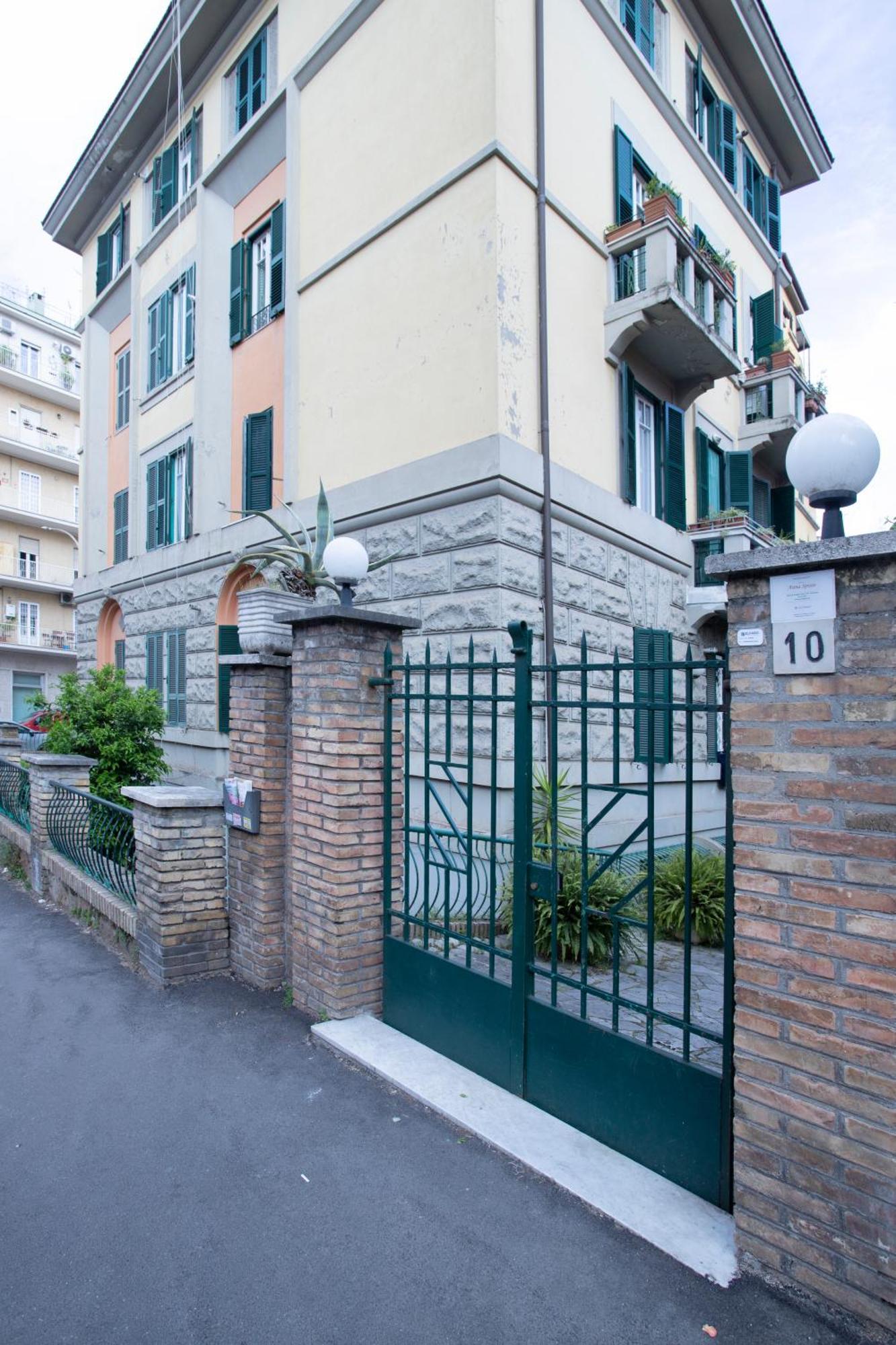 Isabella Stylish Apartment With Garden Рим Экстерьер фото